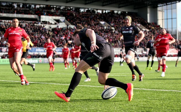 Chris Wyles scores a try