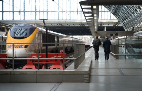 Eurostar halted by smoke in tunnel