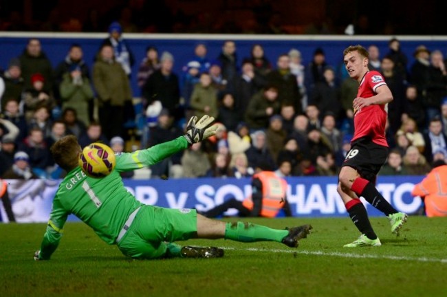 Soccer - Barclays Premier League - Queens Park Rangers v Manchester United - Loftus Road