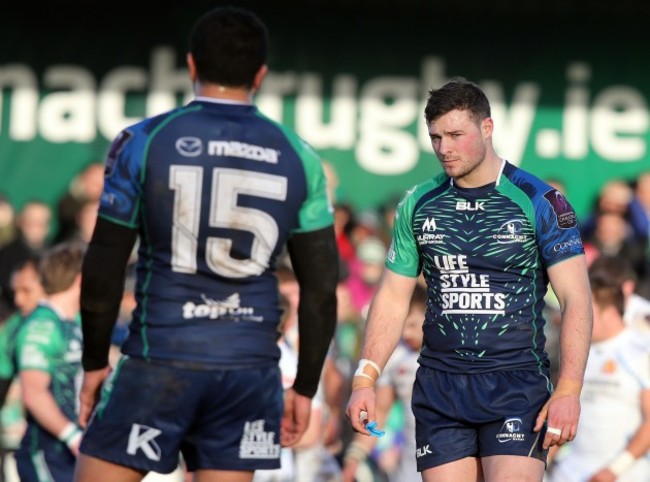 Robbie Henshaw looks at Mils Muliaina