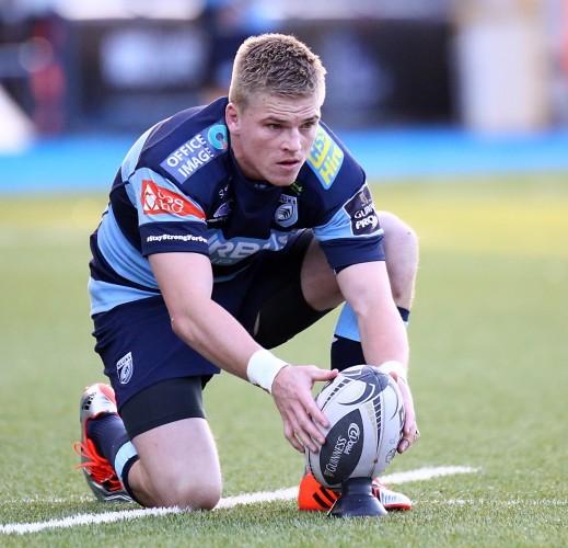 Gareth Anscombe lines up a kick