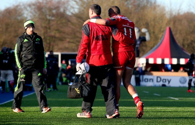 Simon Zebo leaves the field injured