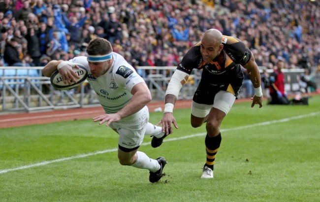 Fergus McFadden scores the first try of the game