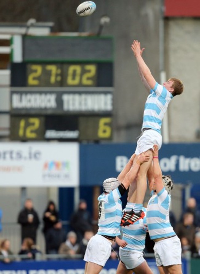 Roghan McMahon wins a line-out