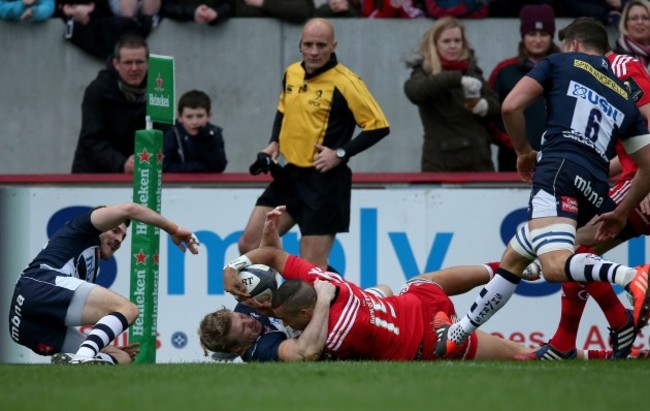 Simon Zebo scores a try