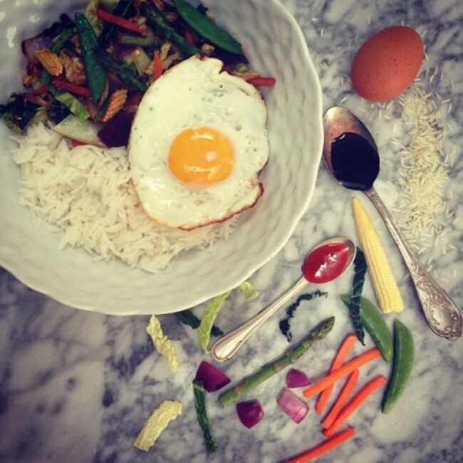 My Give Me Five recipe in today's @irishtimes is Easy Bibimbap! Whip up this healthy tasty dinner in minutes using only 5 ingredients! Link to the full recipe in my bio x