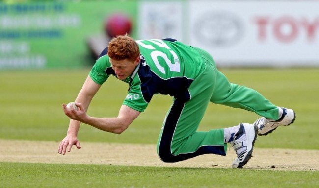 Kevin O'Brien makes a catch to take the wicket of Dinesh Chandimal 6/5/2014