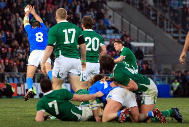Ronan O'Gara scores a drop goal