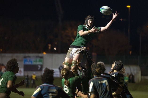 Marie Louise Reilly wins a lineout