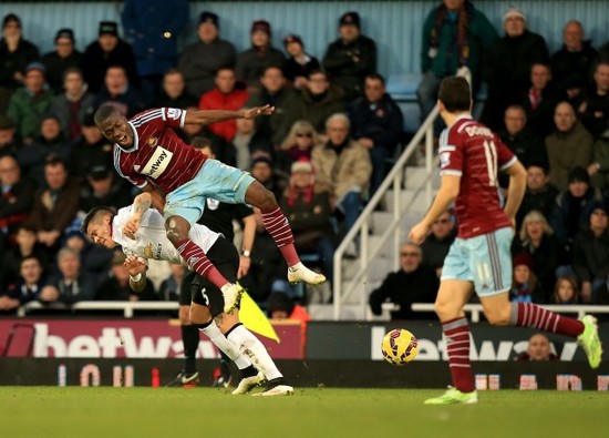 Soccer - Barclays Premier League - West Ham United v Manchester United - Upton Park