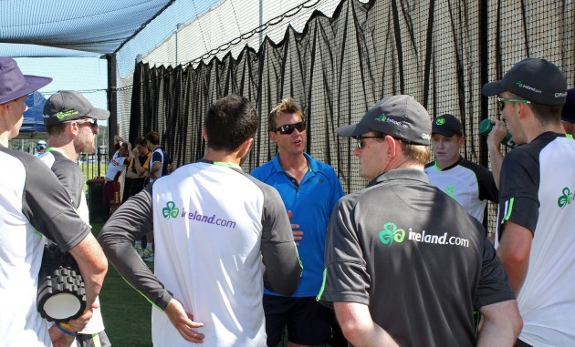 Brett Lee chats with the bowlers