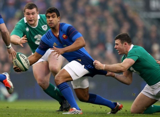 Robbie Henshaw tackles Wesley Fofana