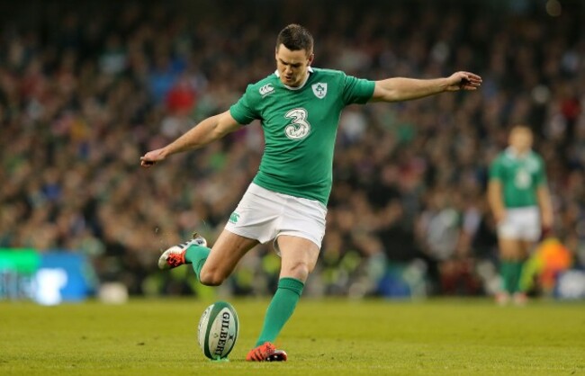 Jonathan Sexton kicks a penalty