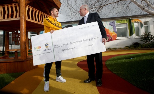 Robbe Keane presents a cheque to Joe Quincey