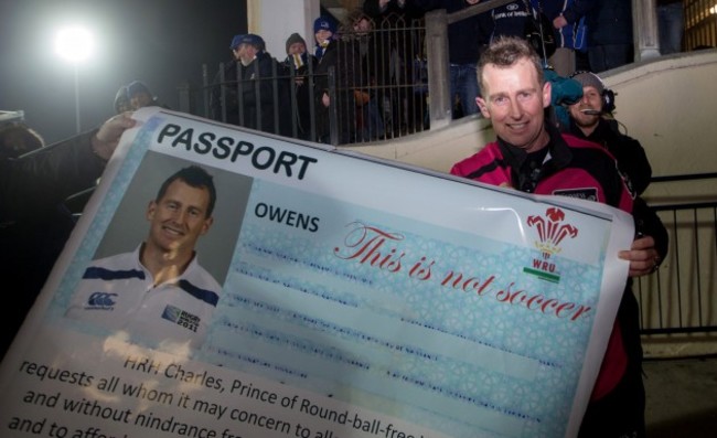 Leinster's fans present referee Nigel Owen with a passport