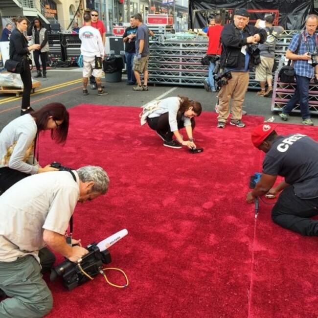 The red carpet is being laid out and the stapler man is suddenly the most popular person on Hollywood Blvd. #oscars #redcarpet #hollywood