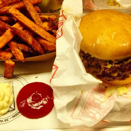 Delicious dinner in @bunsendublin, sooooo good to finish out my last day off like this!! #bunsenburger #doublecheeseburger #beef #sweetpotato #fries #onewildandpreciouslife #goodfood #bunsen