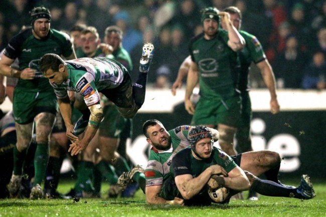 Eoin McKeon scores his sides fifth try despite Tobias Botes and Robert Barbieri