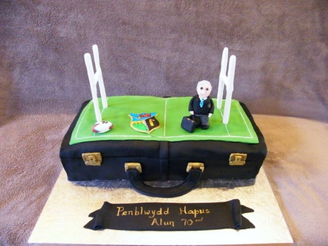 Rugby briefcase cake
