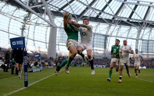 Robbie Henshaw scores a try despite Alex Goode