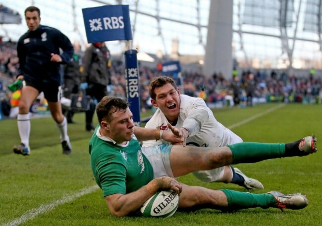 Robbie Henshaw scores a try despite Alex Goode