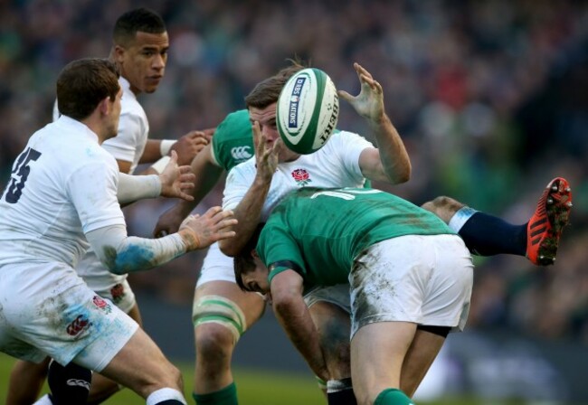 Jonathan Sexton tackles George Ford