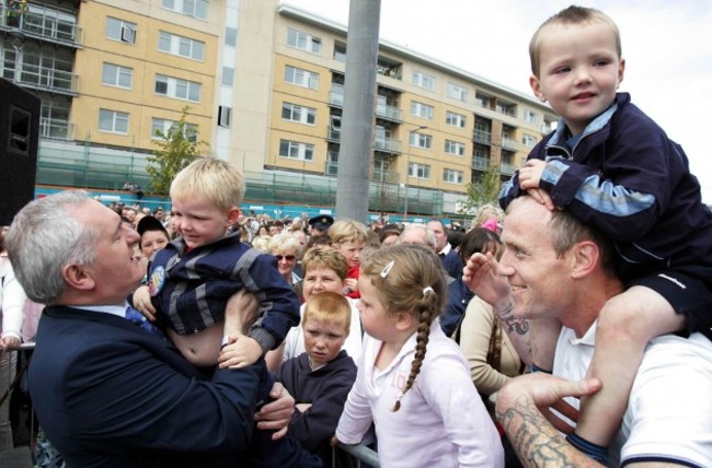 Taoiseach Bertie Ahern meets residents