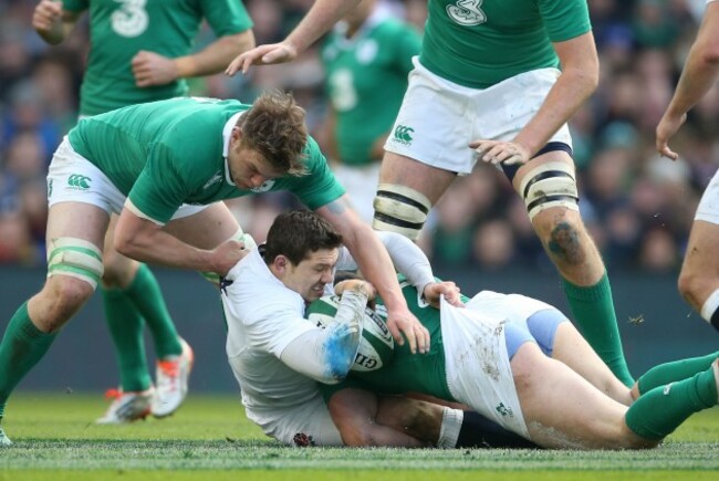England&Otilde;s Alex Goode is tackled by Ireland&Otilde;s Jordi Murphy and  Robbie Henshaw 1/3/2015