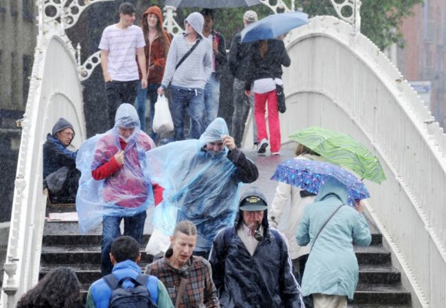 31072012-summer-in-dublin-people-cross-the-ha-630x435