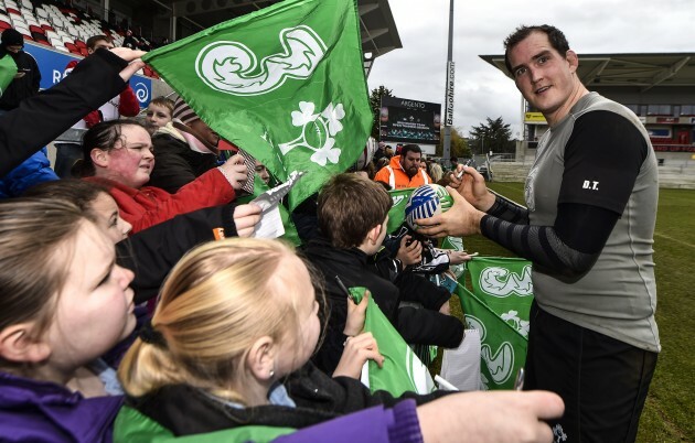 Devin Toner signs autographs for fans