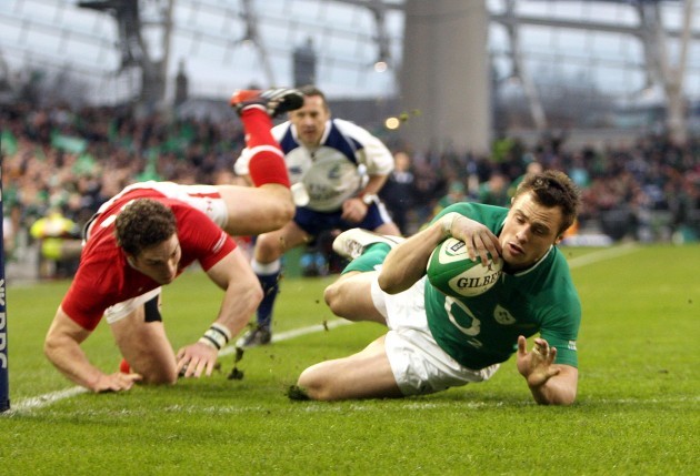 Tommy Bowe scores a try