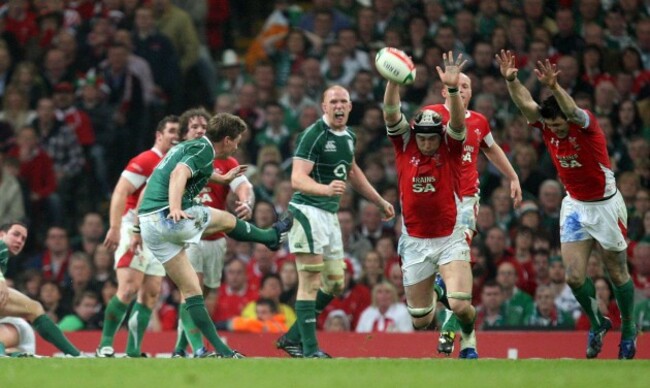 Ronan O'Gara scores a drop goal