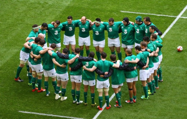 Ireland pre match team huddle