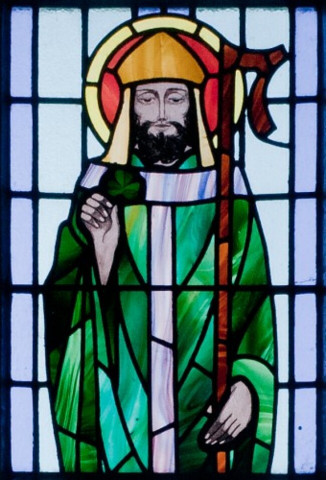 Kilbennan_St._Benin's_Church_Window_St._Patrick_Detail_2010_09_16