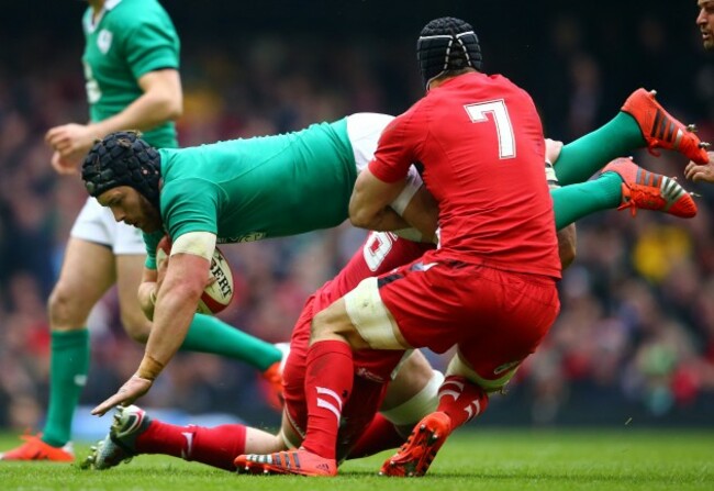 Dan Lydiate and Sam Warburton tackle Sean O'Brien