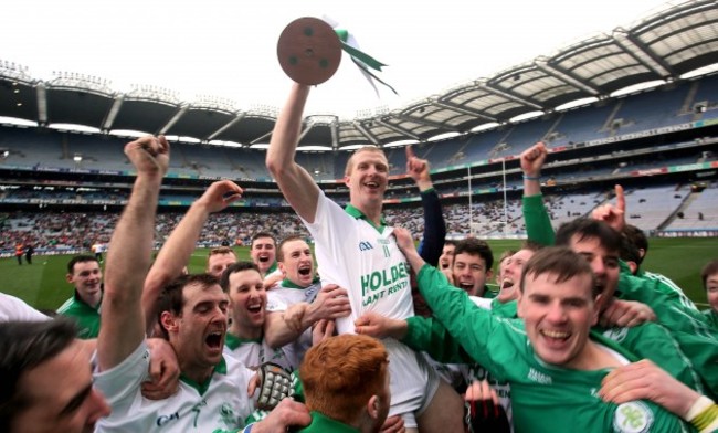 Henry Shefflin celebrates with the cup