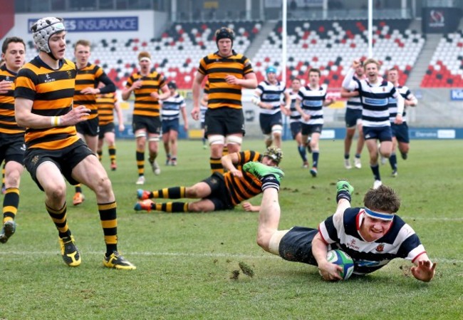 Max Trouton scores a try