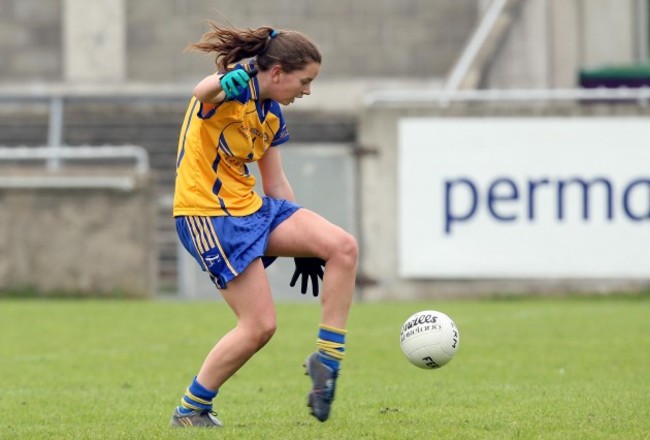 Niamh O'Dea scores