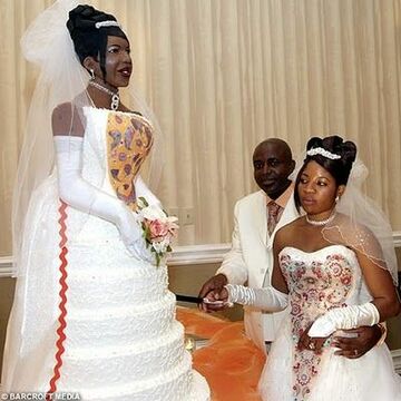 Tacky 2025 wedding dress