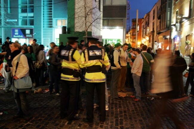 SAINT PATRICKS FESTIVAL 2005 LITTER RUBBISH DRINKING ALCOHOL