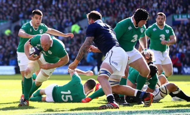 Paul O'Connell scores a try