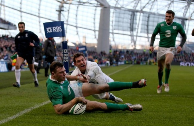 Robbie Henshaw scores a try despite Alex Goode