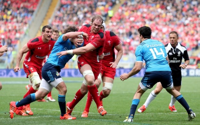 Alun Wyn Jones drives for the line