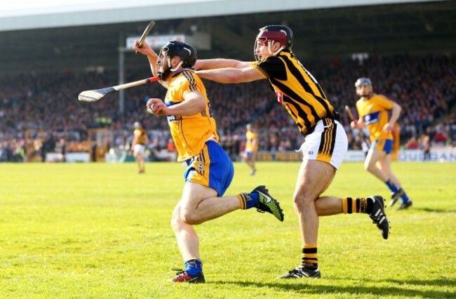 Kevin Kelly tackles Domhnall O'Donovan