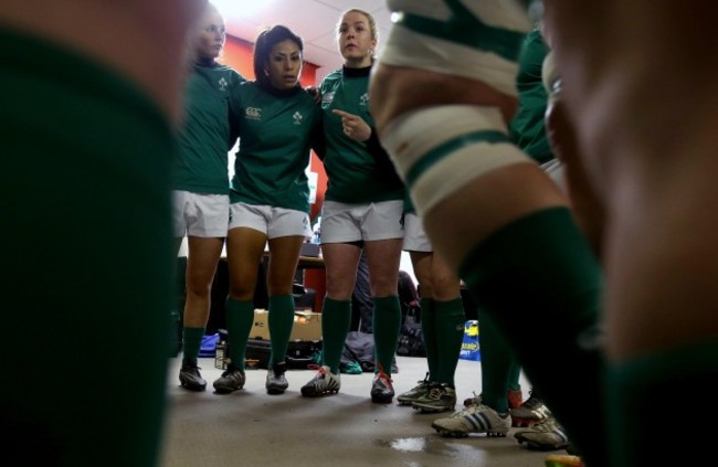 Niamh Briggs talks to her players