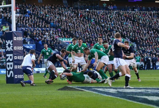 Sean O'Brien scores their fourth try