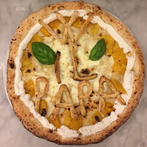 La pizza donata oggi a Papa Francesco.... #pizza #papa #pizzanapoletana #donernesto #PapaFrancesco #napoli #love #instagood #me #smile #follow #cute #photooftheday #tbt #followme #girl #beautiful #happy #picoftheday #instadaily #food #swag #amazing #fashion #igers #fun #summer #instalike #bestoftheday #smile #friends