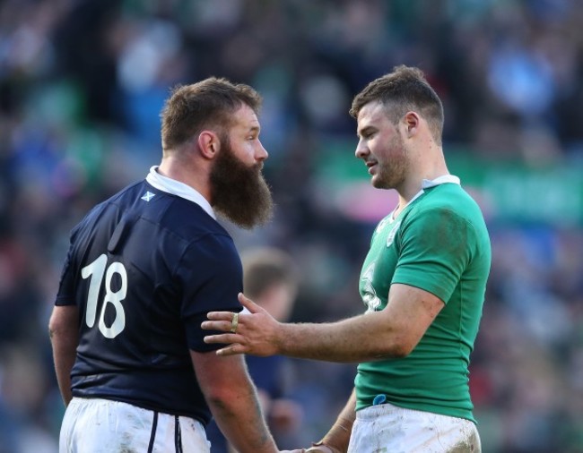 Scotland's Geoff Cross with Ireland&Otilde;s Robbie Henshaw