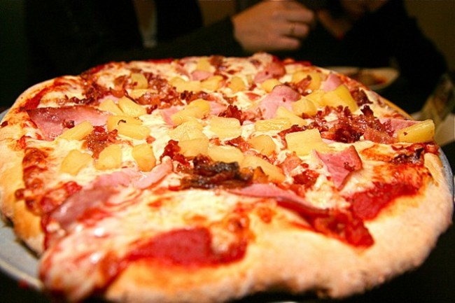 Ham and Pineapple Pizza IMG_7621.JPG