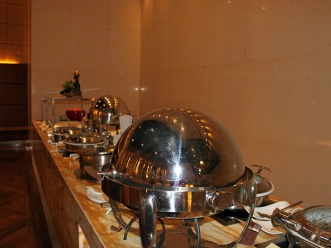 but-i-chose-to-eat-at-the-sumptuous-buffet-in-the-first-class-lounge